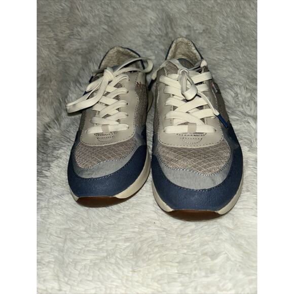 NWOB Taos Mesh And Fabric Lace Up Sneakers Size 8 - Picture 3 of 10